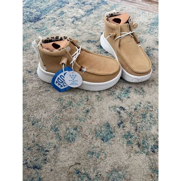 Hey Dude Shoes - NWT Hey Dude Women’s Wendy Peak Hi Suede Shoes Chestnut Size 6